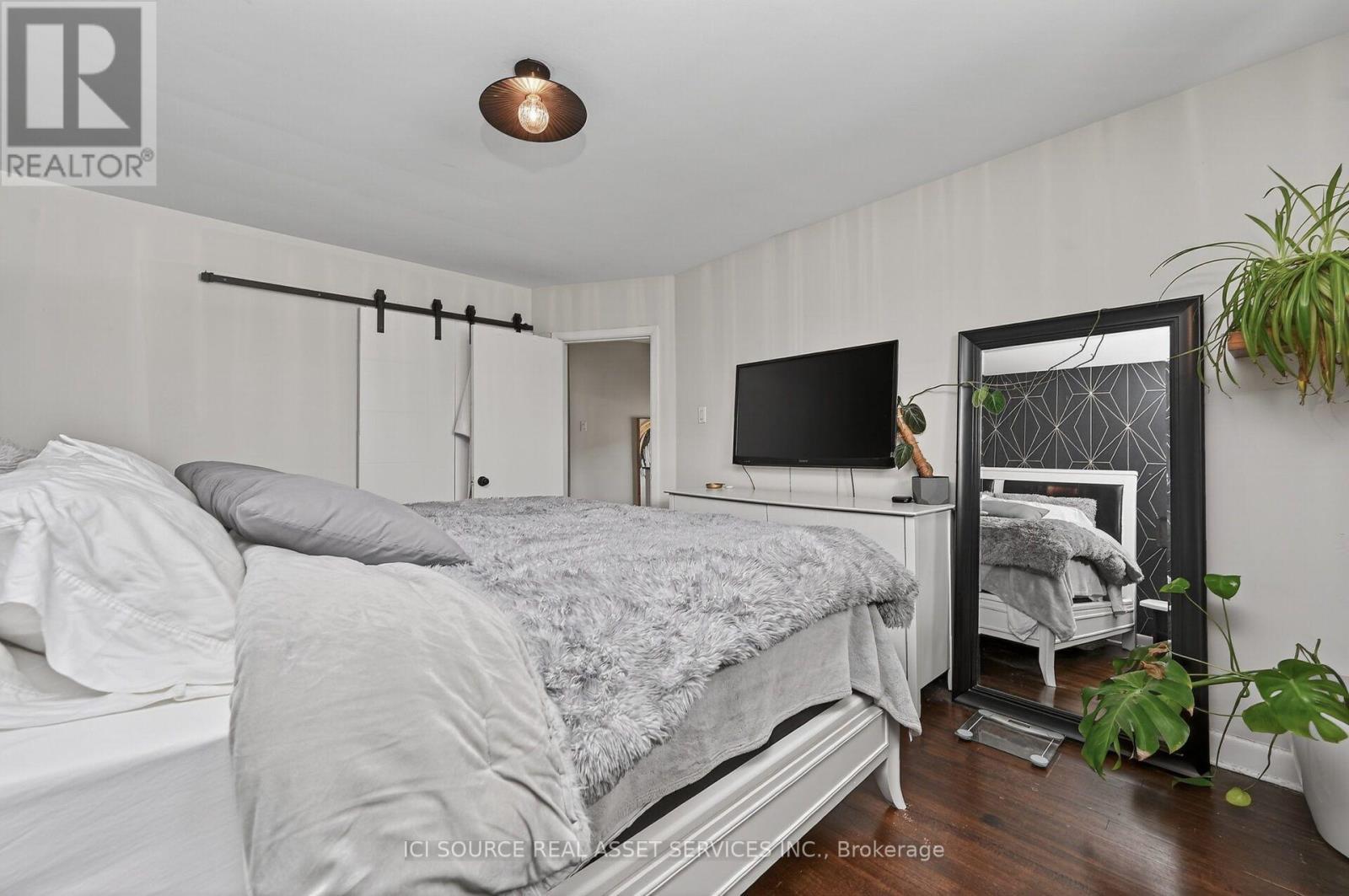 1126 Woodroffe Avenue, Ottawa, ON - Indoor Photo Showing Bedroom
