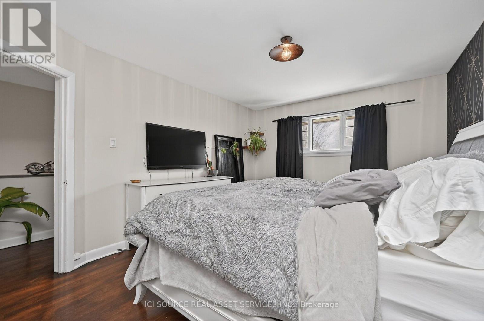 1126 Woodroffe Avenue, Ottawa, ON - Indoor Photo Showing Bedroom