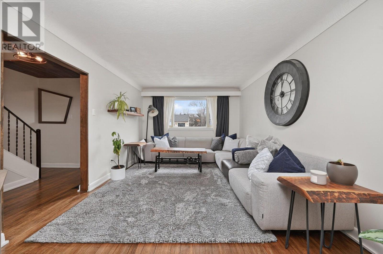 1126 Woodroffe Avenue, Ottawa, ON - Indoor Photo Showing Living Room