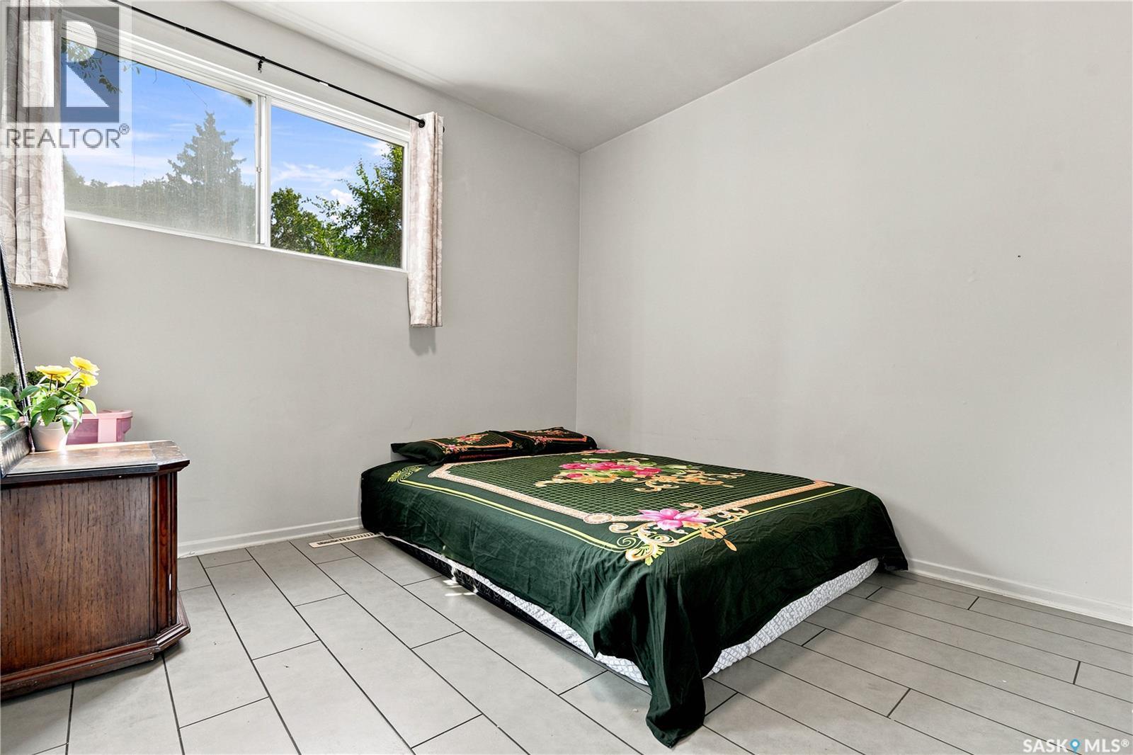 2814-2816 7Th Street E, Saskatoon, SK - Indoor Photo Showing Bedroom