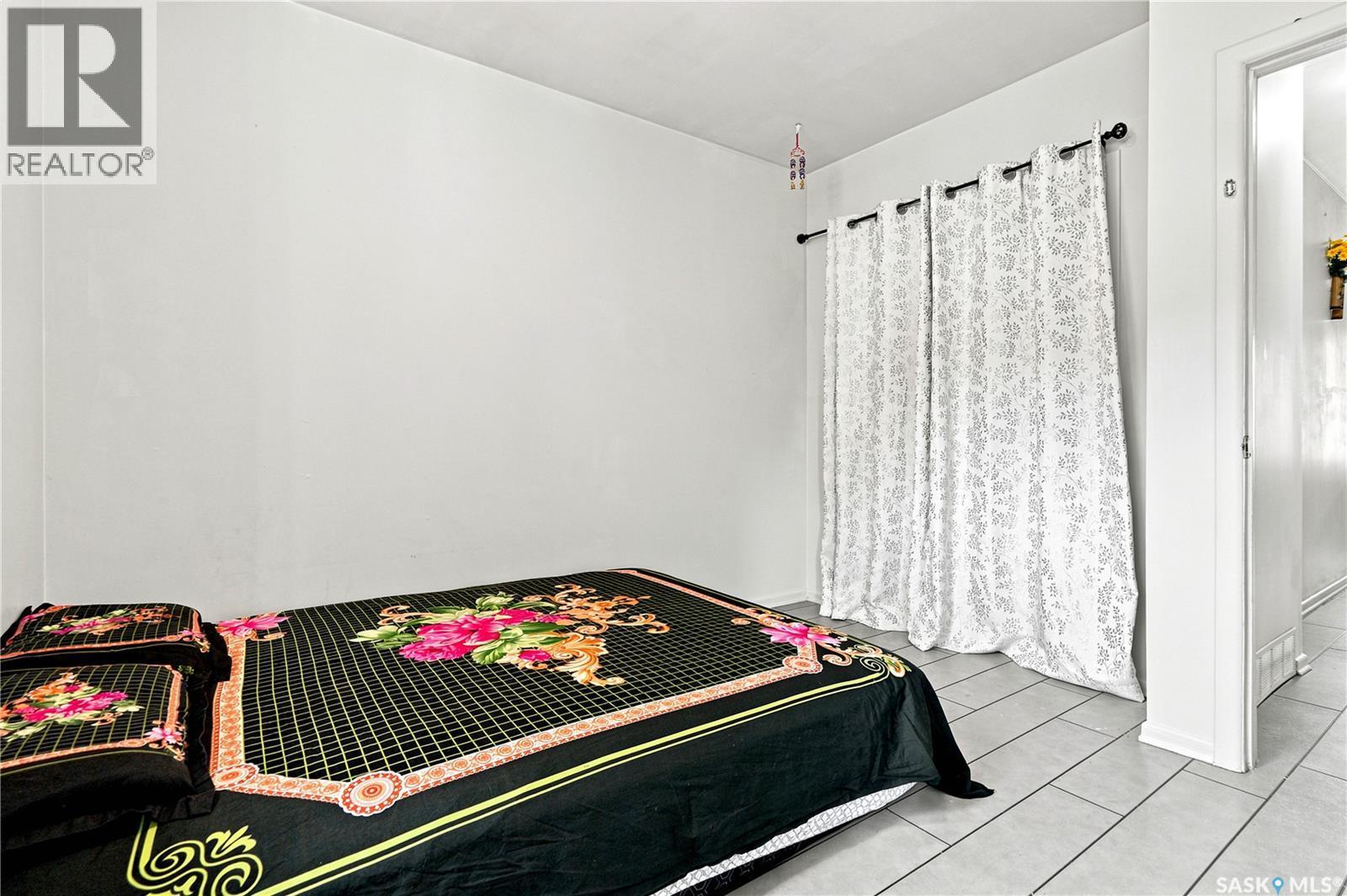 2814-2816 7Th Street E, Saskatoon, SK - Indoor Photo Showing Bedroom
