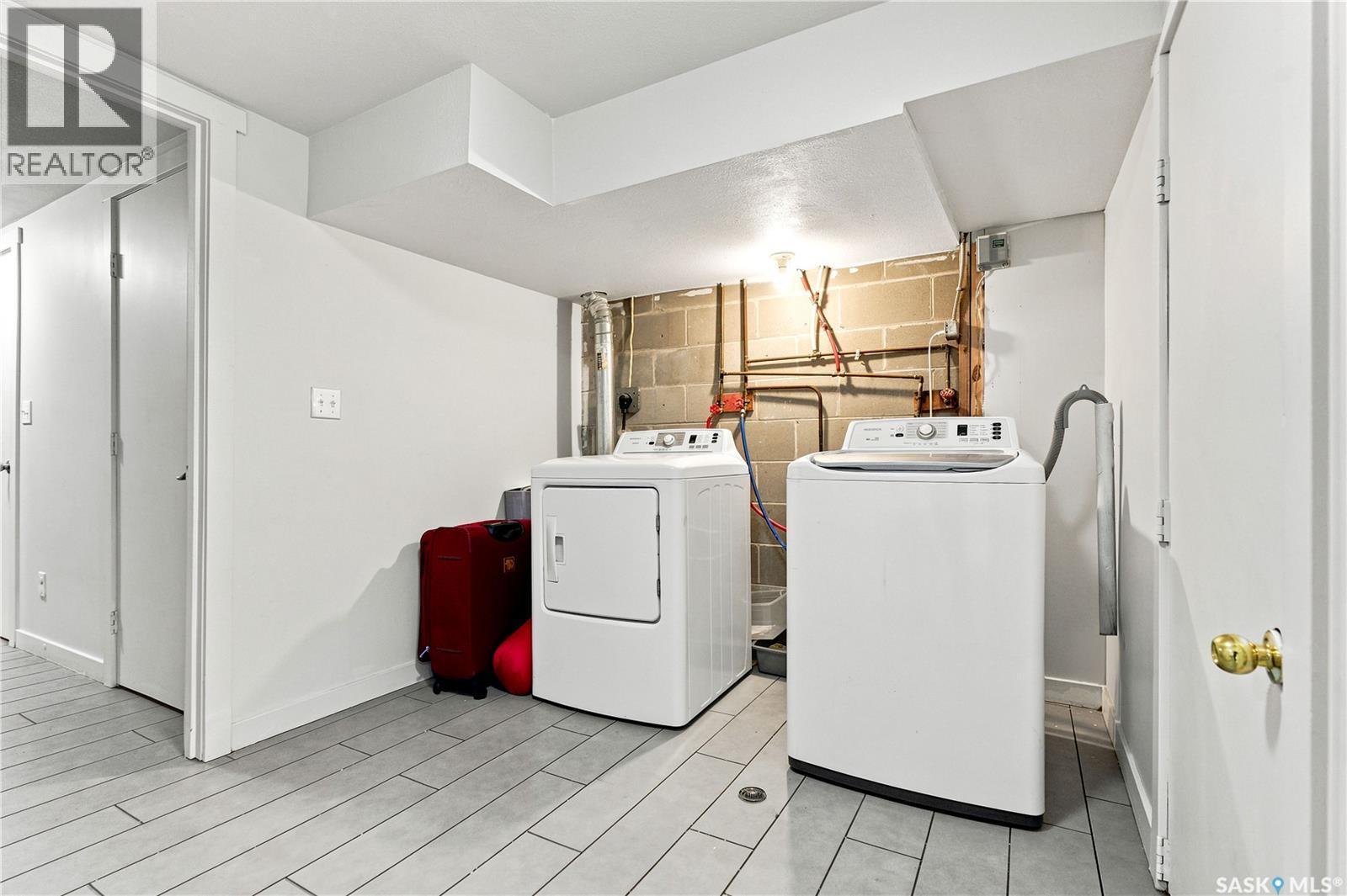 2814-2816 7Th Street E, Saskatoon, SK - Indoor Photo Showing Laundry Room