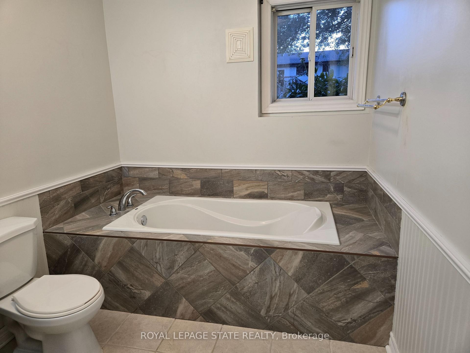 697 Ferndale Avenue, Fort Erie, ON