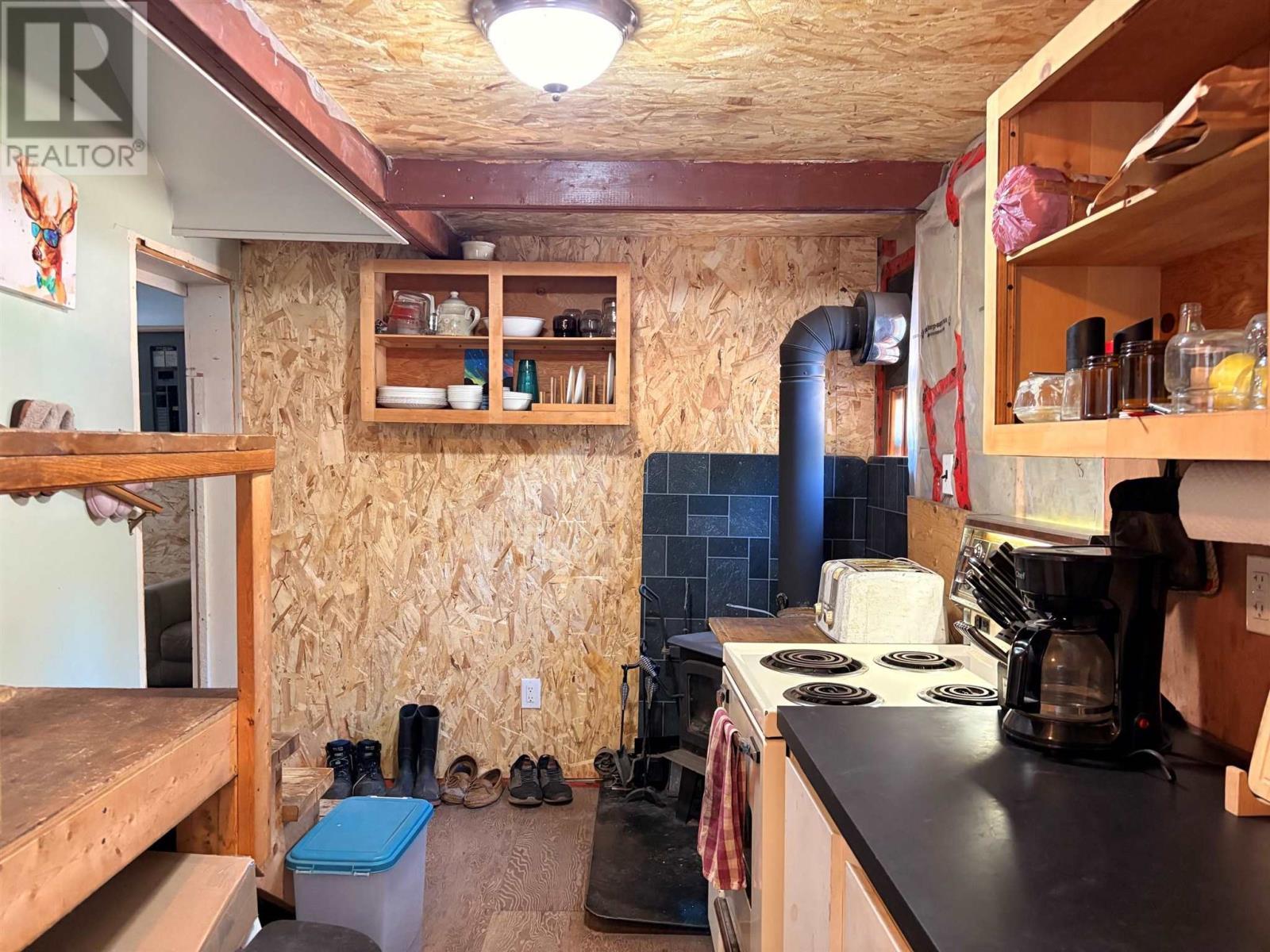3235 Walnut St, Hilton Beach, ON - Indoor