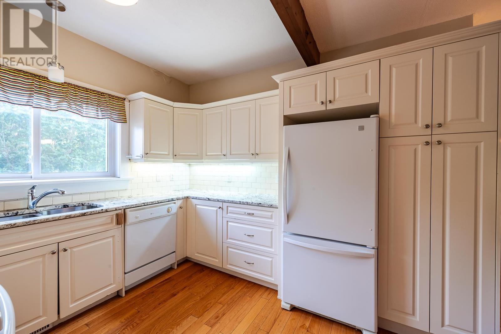 1805 Shore Rd, Richard'S Landing, ON - Indoor Photo Showing Kitchen With Double Sink