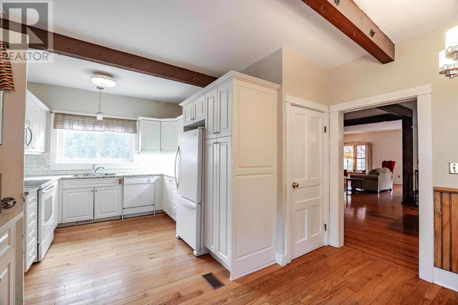 1805 Shore Rd, Richard'S Landing, ON - Indoor Photo Showing Kitchen