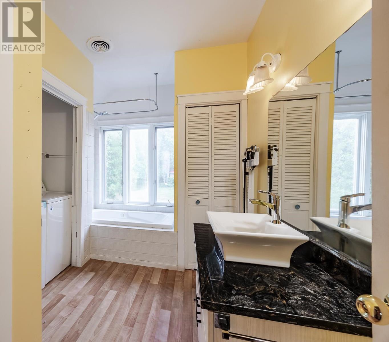 1805 Shore Rd, Richard'S Landing, ON - Indoor