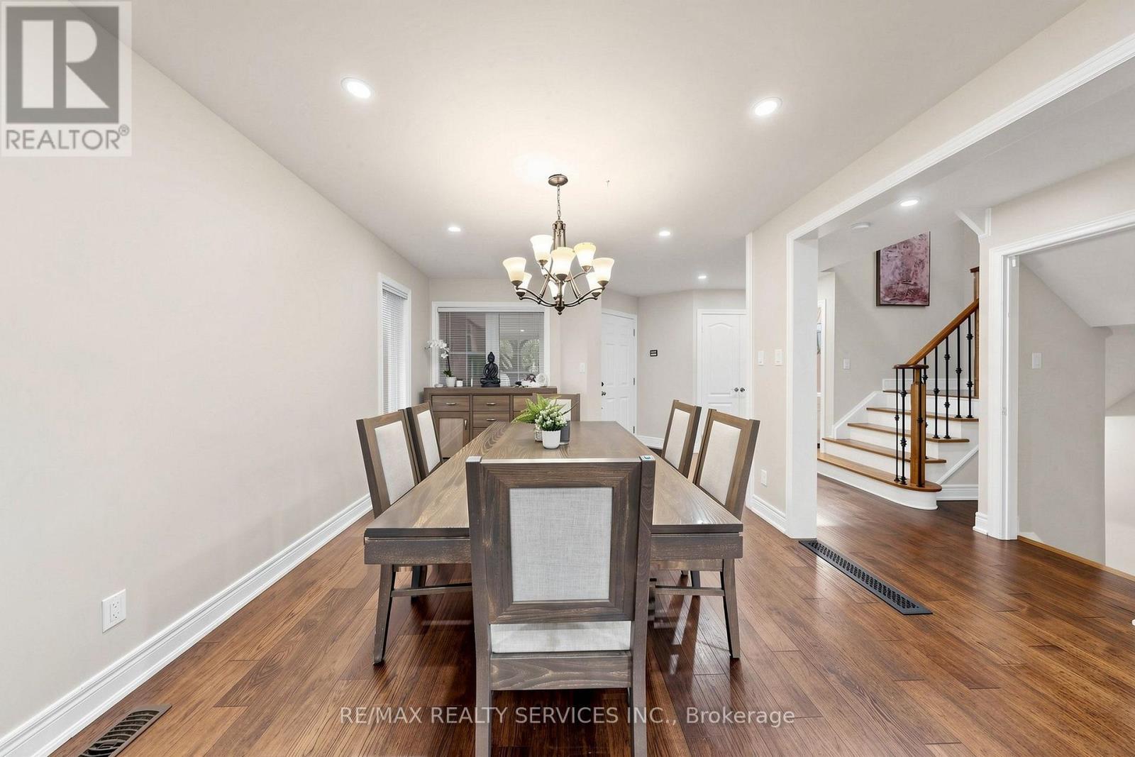 32 Hillpath Crescent, Brampton, ON - Indoor Photo Showing Dining Room