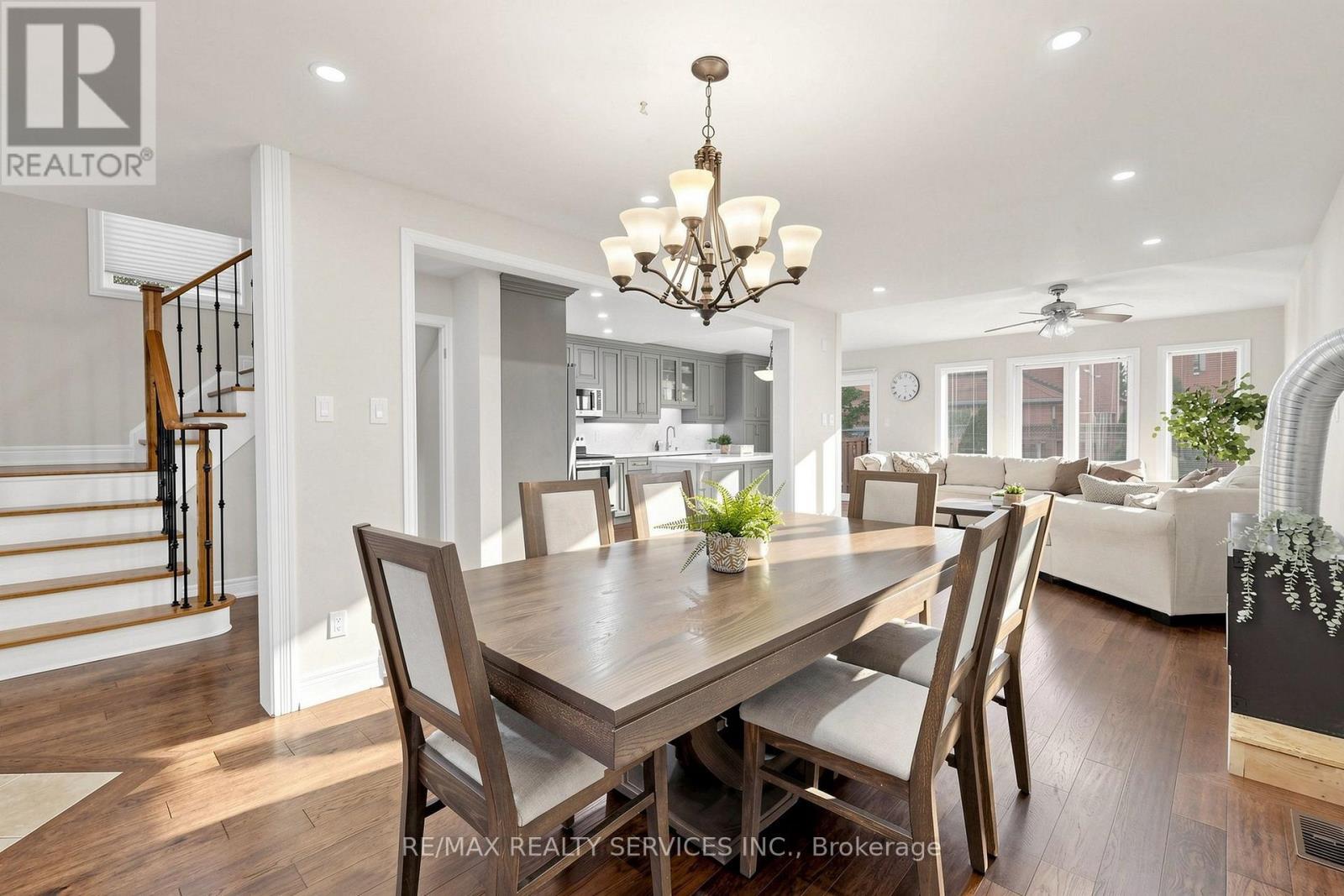 32 Hillpath Crescent, Brampton, ON - Indoor Photo Showing Dining Room
