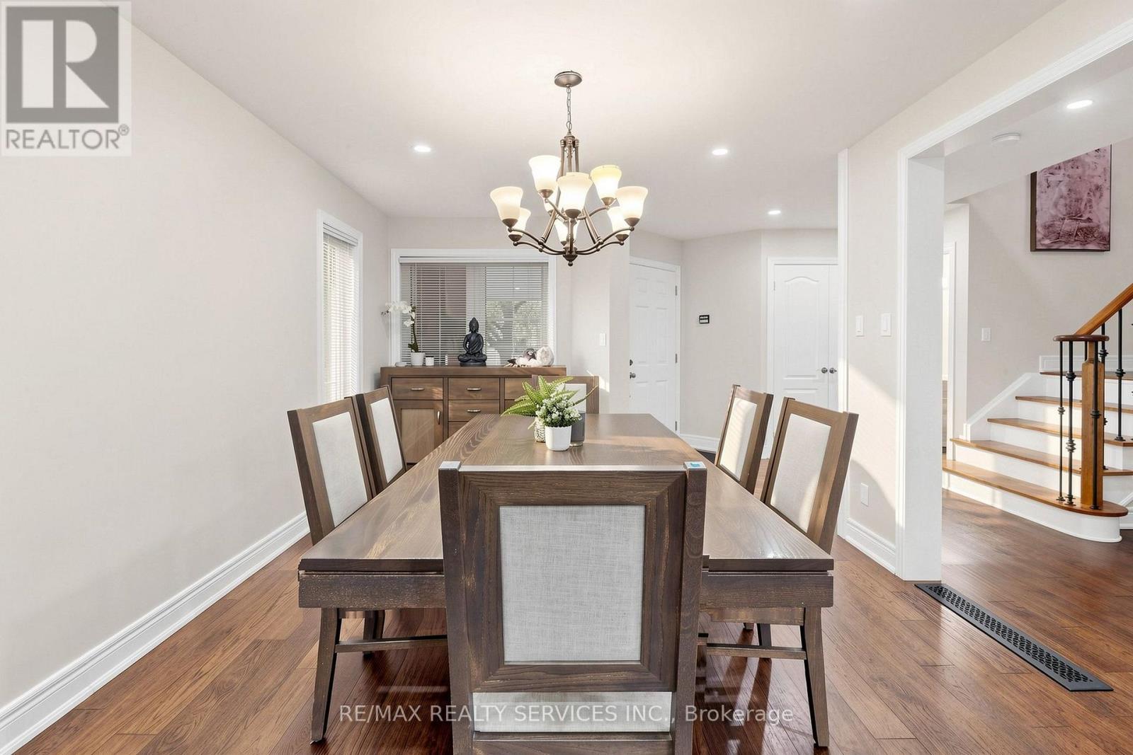 32 Hillpath Crescent, Brampton, ON - Indoor Photo Showing Dining Room