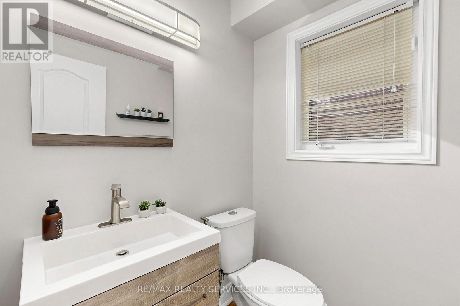 32 Hillpath Crescent, Brampton, ON - Indoor Photo Showing Bathroom