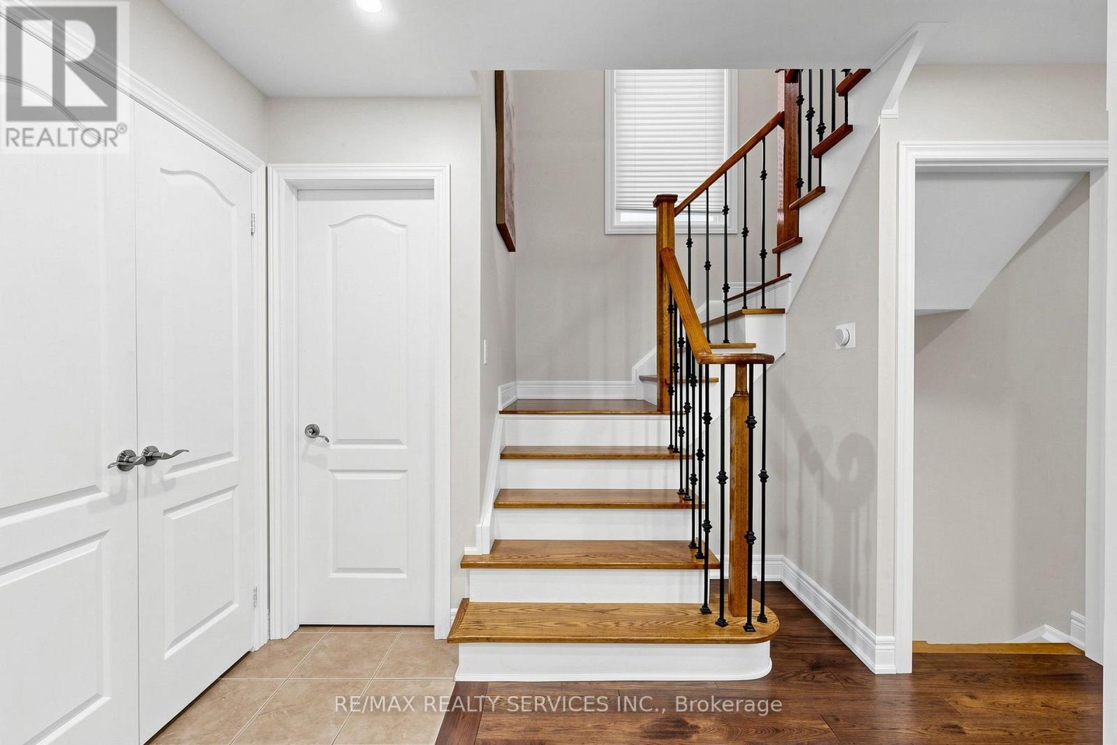 32 Hillpath Crescent, Brampton, ON - Indoor Photo Showing Other Room