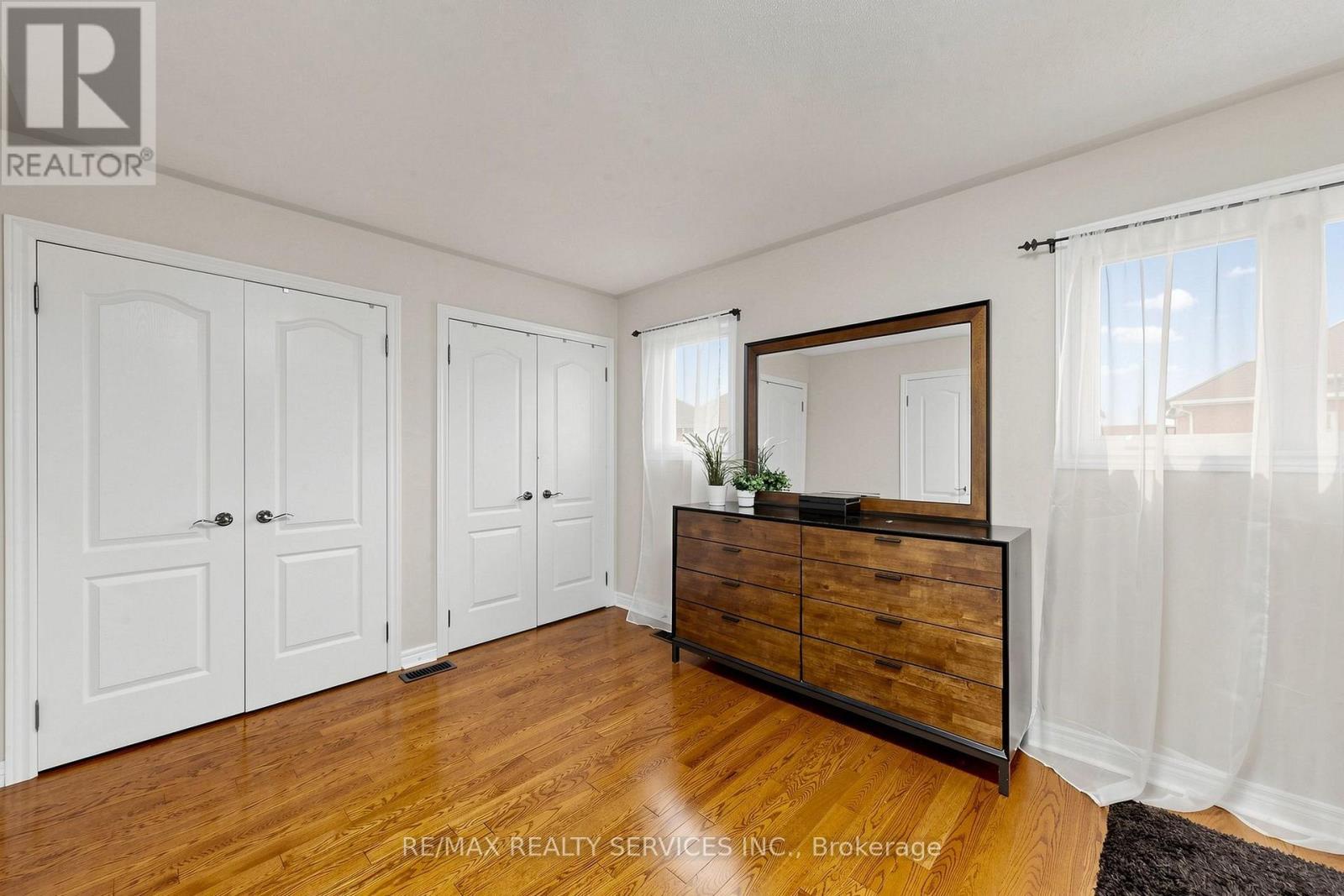 32 Hillpath Crescent, Brampton, ON - Indoor