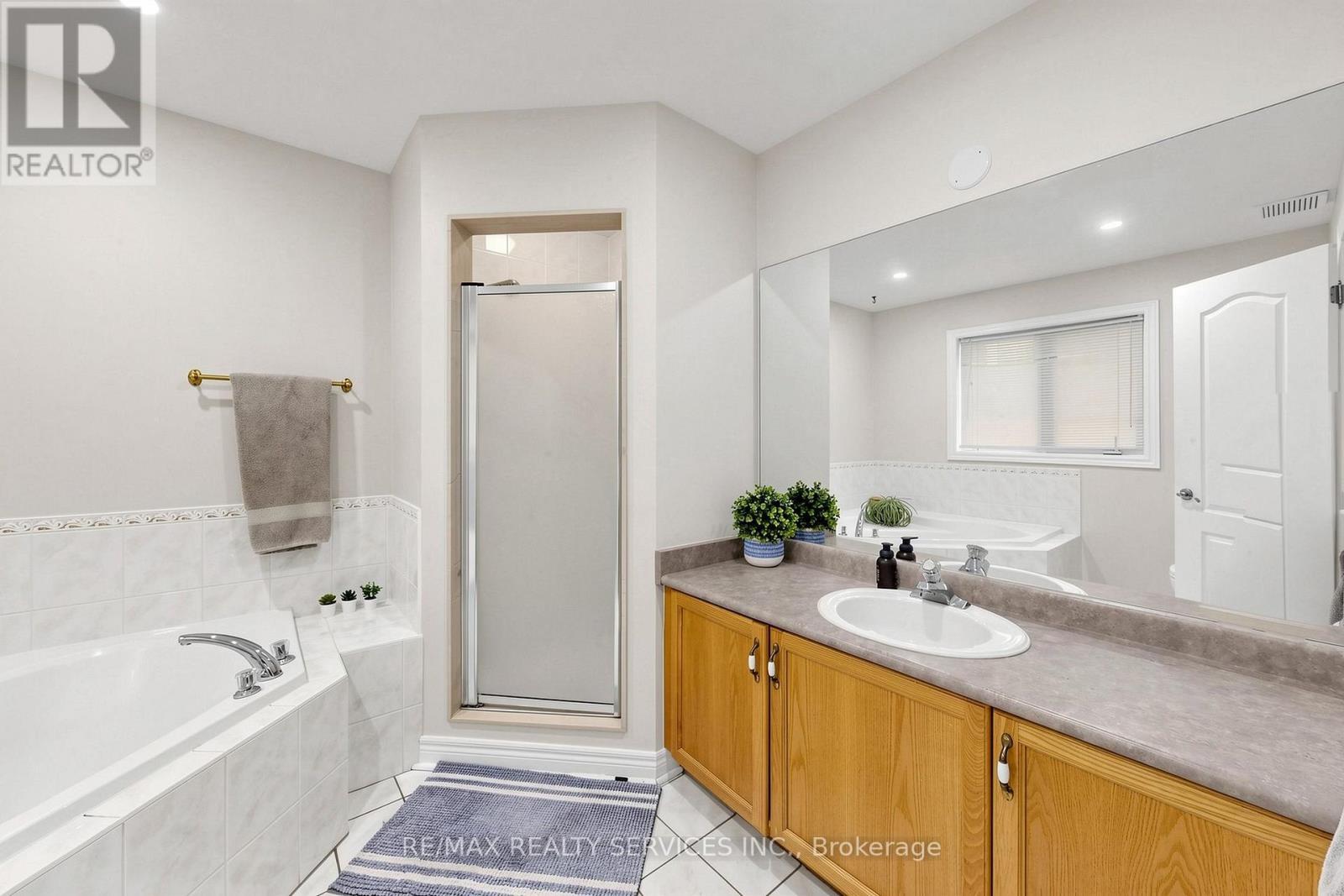 32 Hillpath Crescent, Brampton, ON - Indoor Photo Showing Bathroom