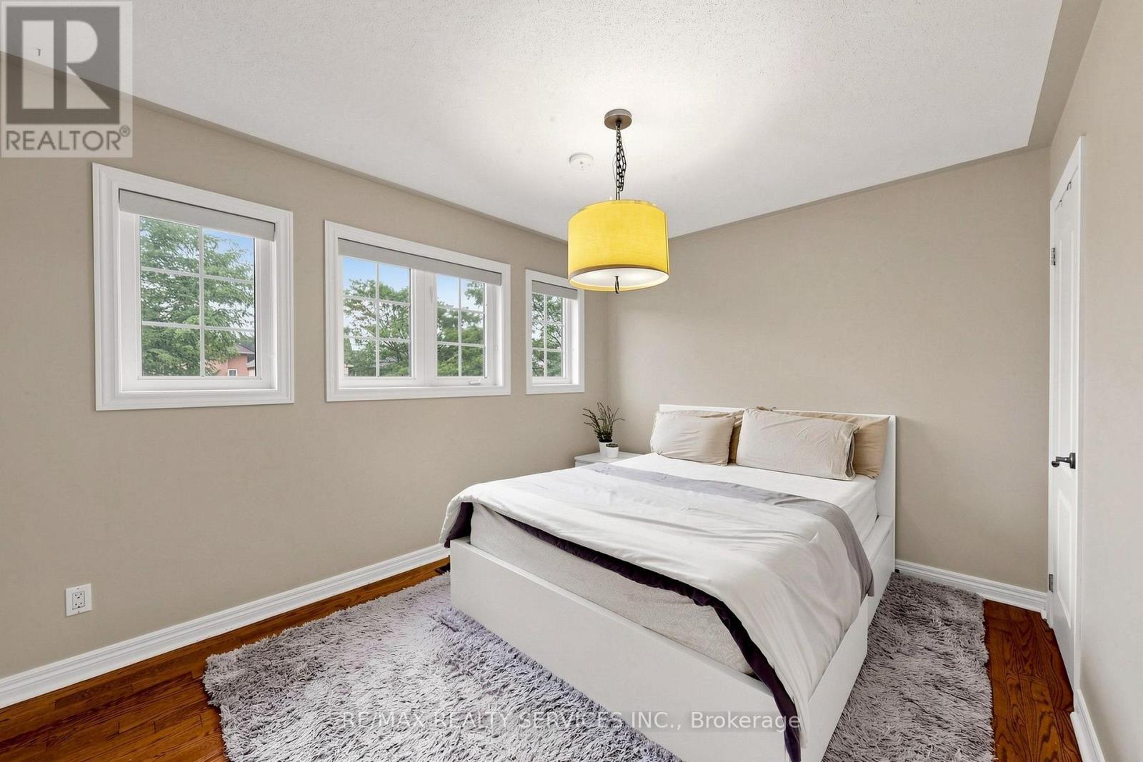 32 Hillpath Crescent, Brampton, ON - Indoor Photo Showing Bedroom