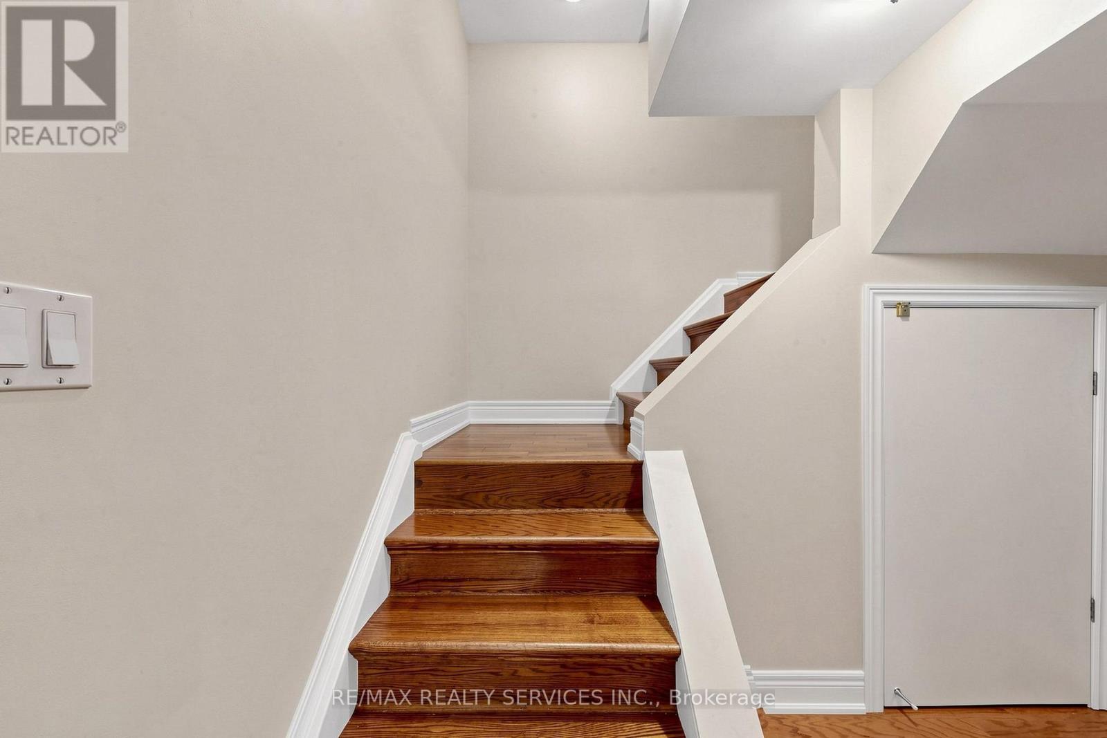 32 Hillpath Crescent, Brampton, ON - Indoor Photo Showing Other Room