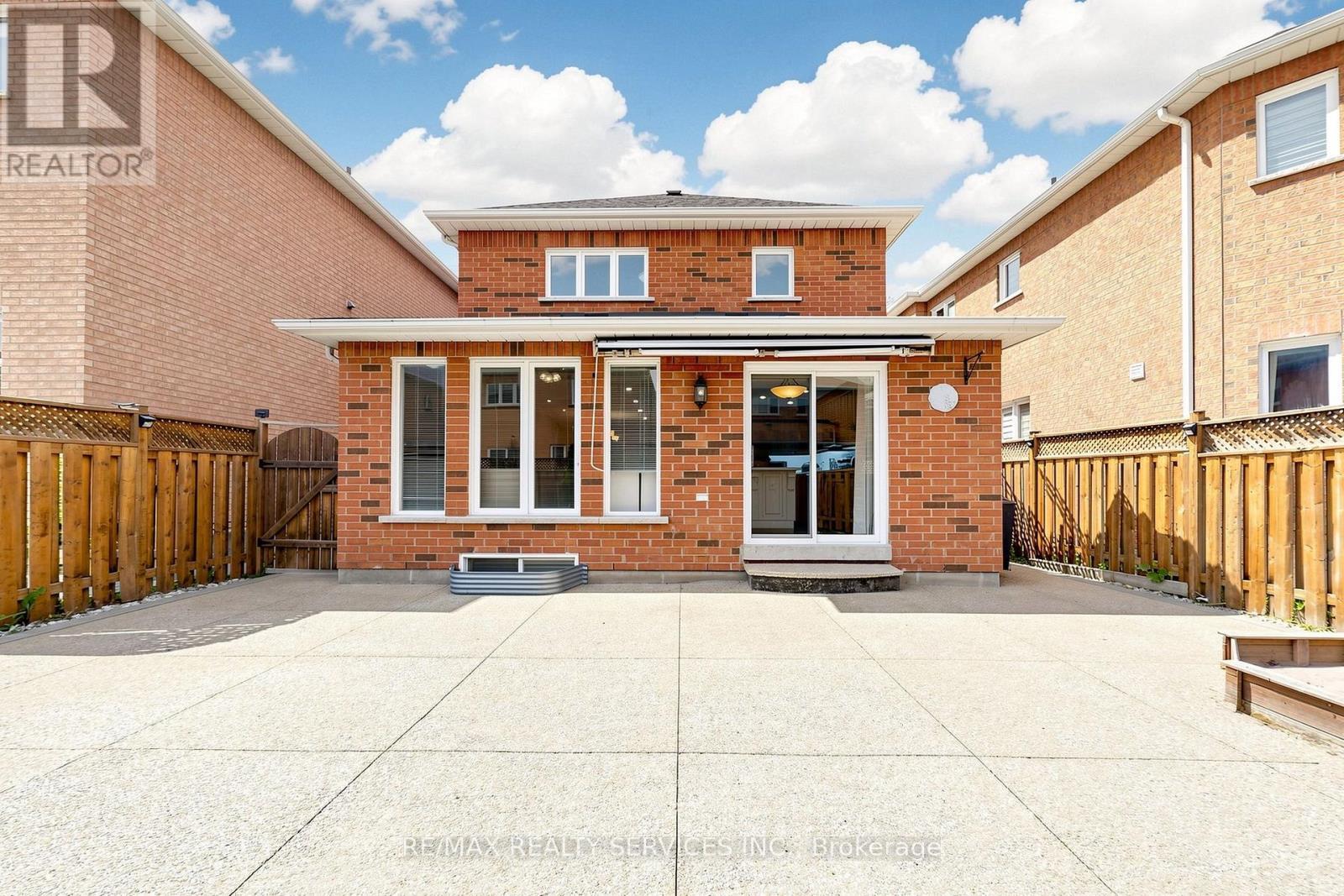 32 Hillpath Crescent, Brampton, ON - Outdoor With Exterior