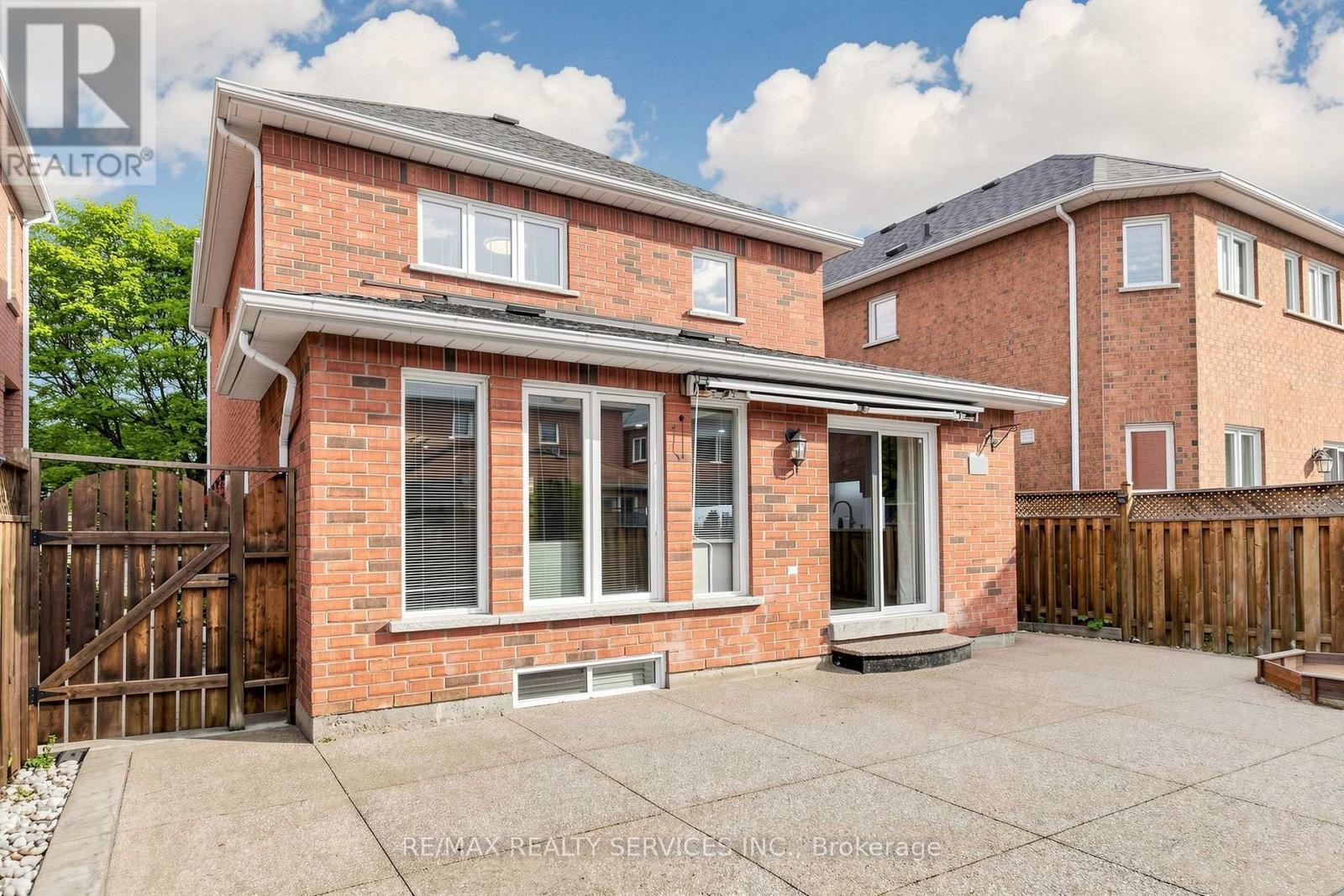 32 Hillpath Crescent, Brampton, ON - Outdoor With Exterior