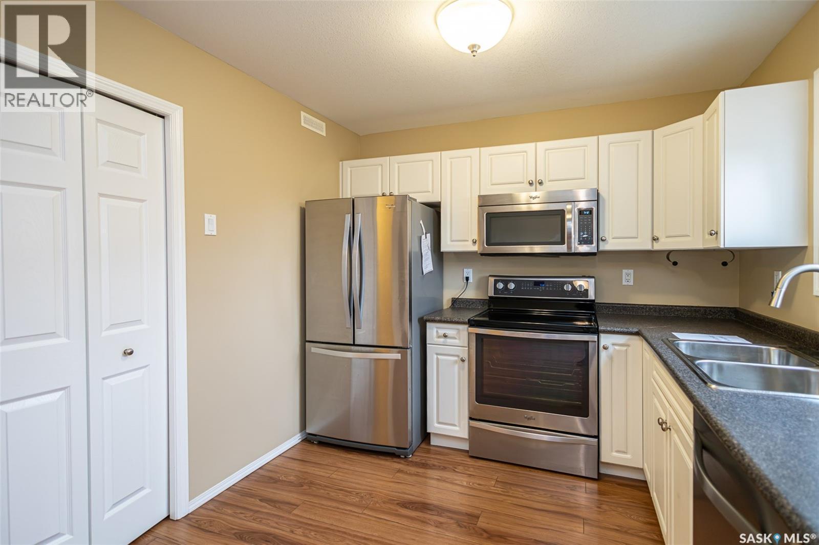 156 203 Herold Terrace, Saskatoon, SK - Indoor Photo Showing Kitchen With Double Sink