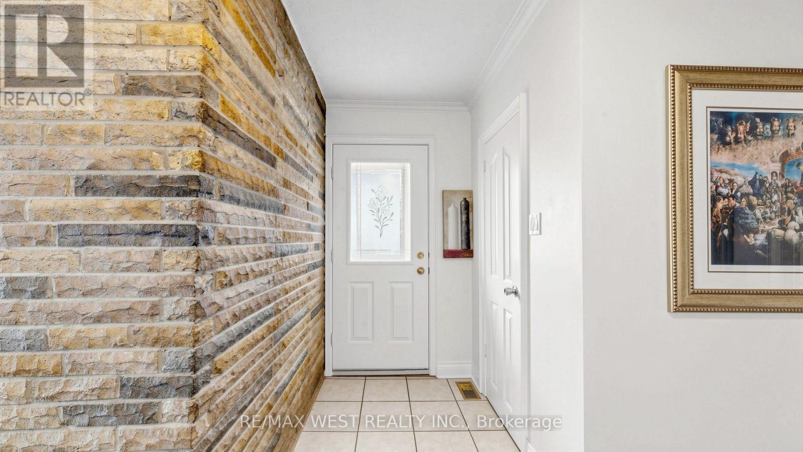 32 Allonsius Drive, Toronto, ON - Indoor Photo Showing Other Room