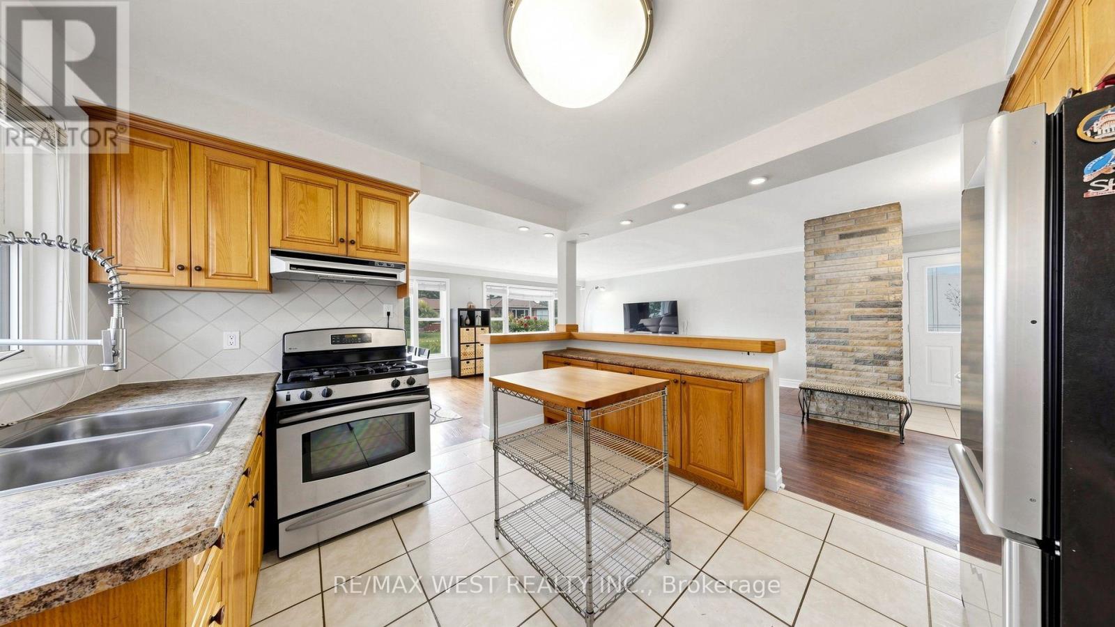 32 Allonsius Drive, Toronto, ON - Indoor Photo Showing Kitchen With Double Sink