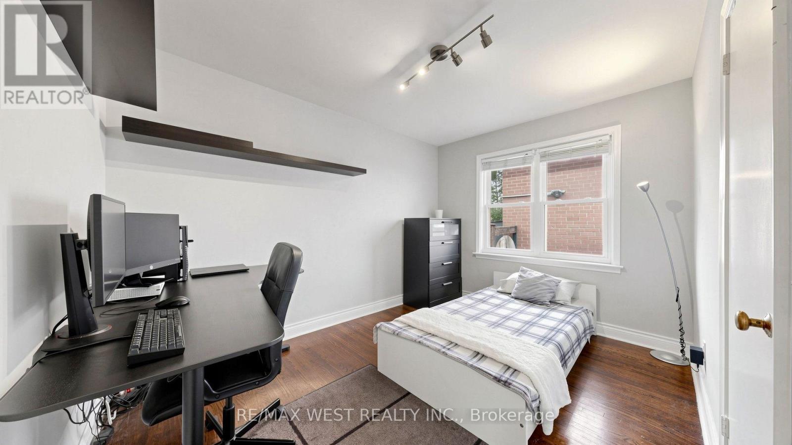 32 Allonsius Drive, Toronto, ON - Indoor