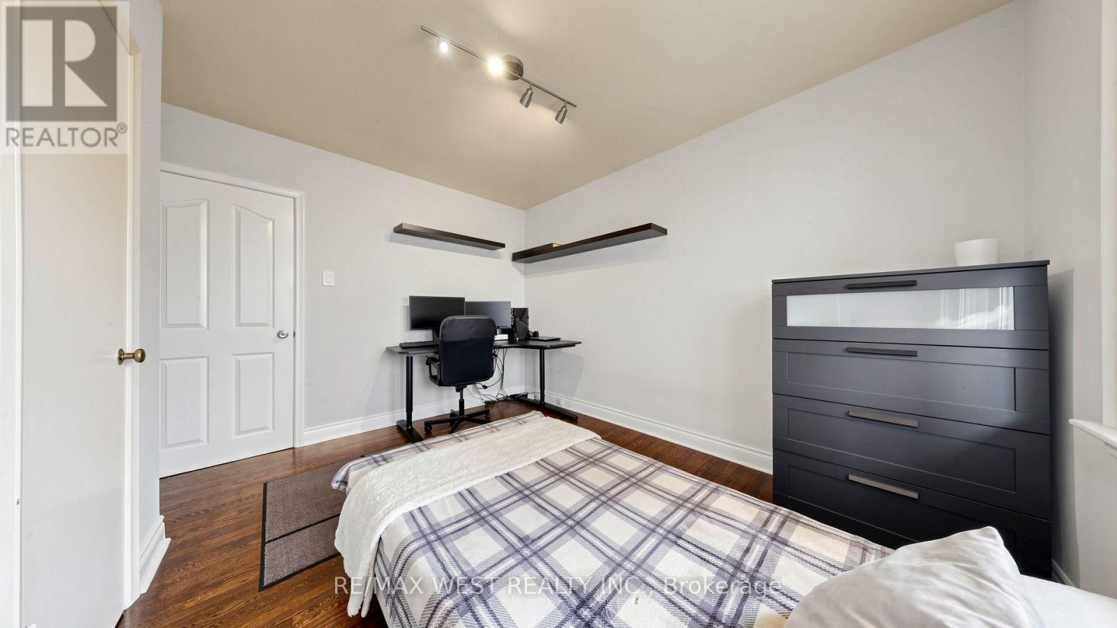 32 Allonsius Drive, Toronto, ON - Indoor Photo Showing Bedroom