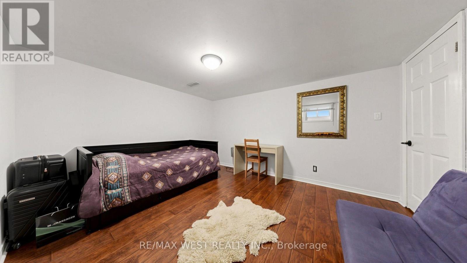 32 Allonsius Drive, Toronto, ON - Indoor Photo Showing Bedroom