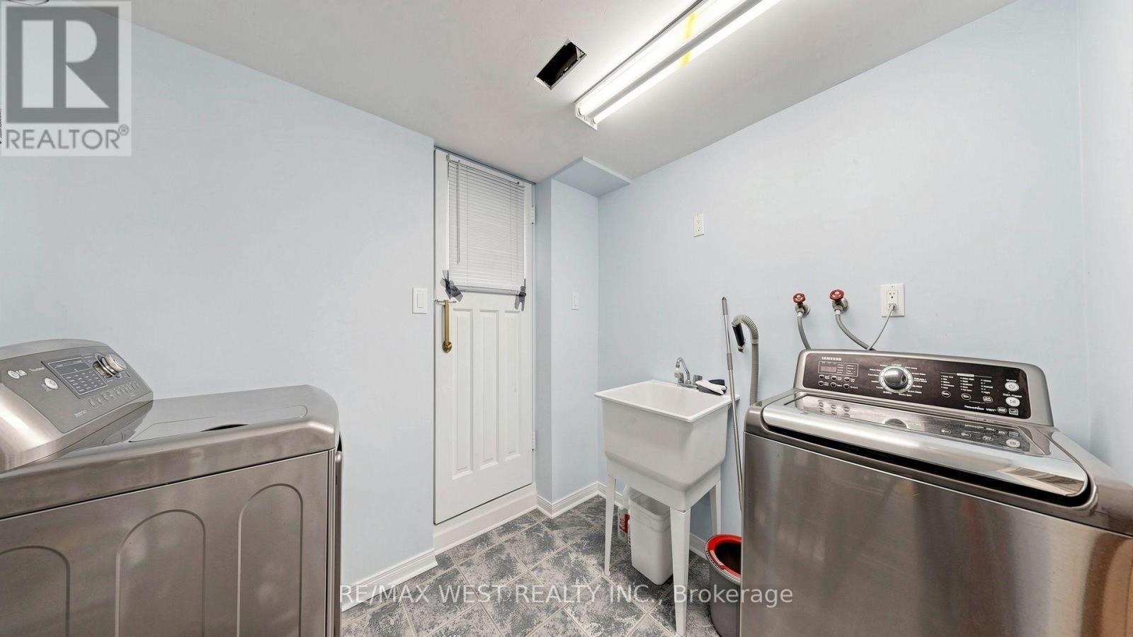 32 Allonsius Drive, Toronto, ON - Indoor Photo Showing Laundry Room