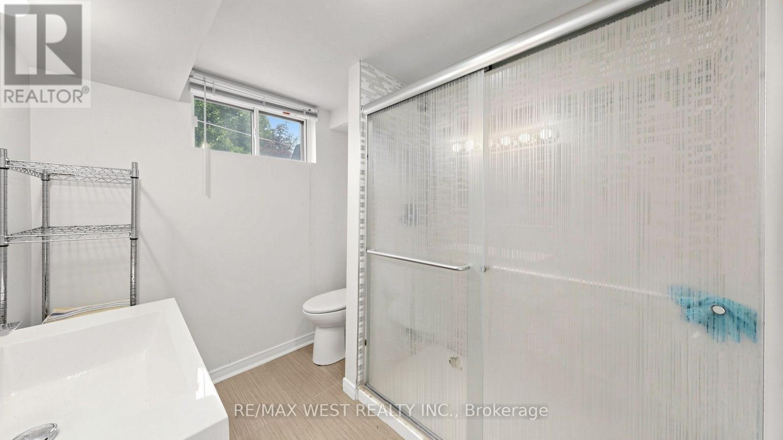 32 Allonsius Drive, Toronto, ON - Indoor Photo Showing Bathroom