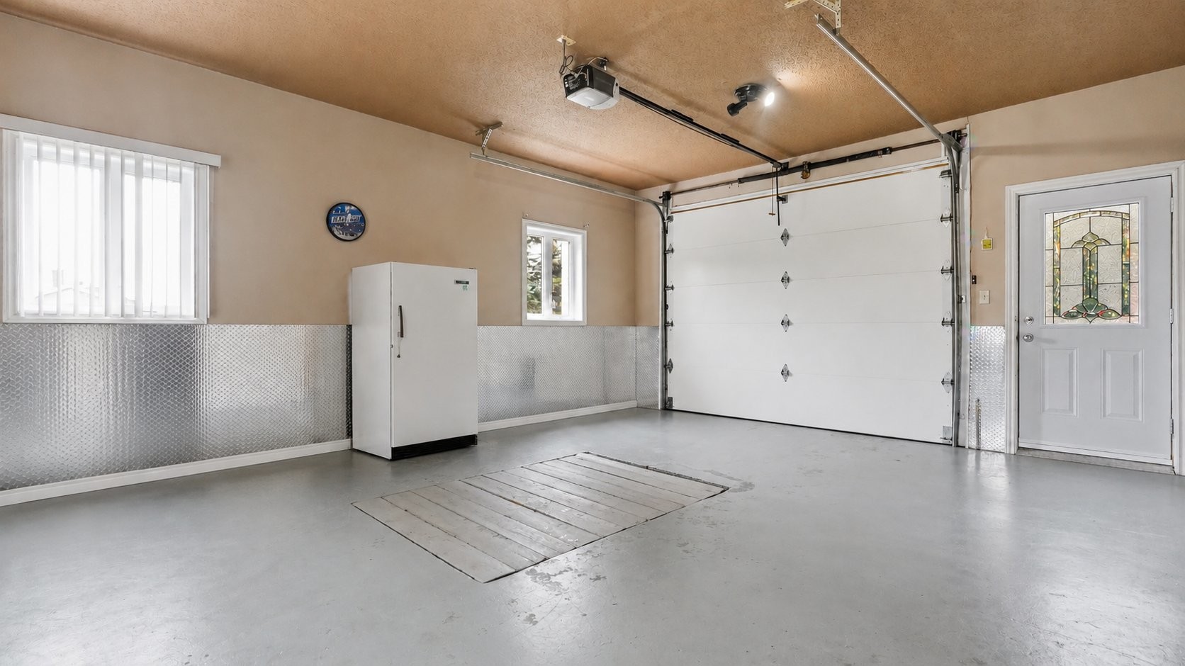 Garage - 2530 206E Rue, Saint-Georges, QC - Indoor Photo Showing Garage