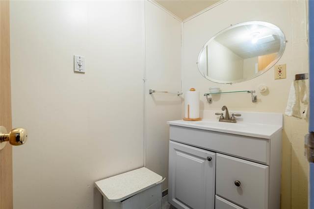 123 Traverse Ave, Winnipeg, MB - Indoor Photo Showing Bathroom