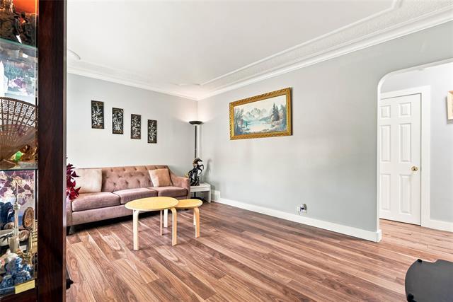 123 Traverse Ave, Winnipeg, MB - Indoor Photo Showing Living Room