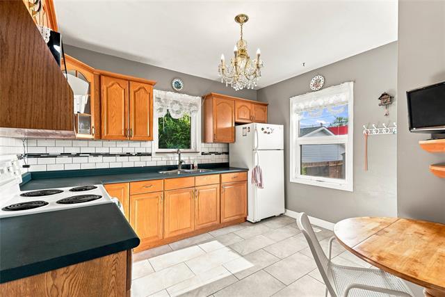 123 Traverse Ave, Winnipeg, MB - Indoor Photo Showing Kitchen