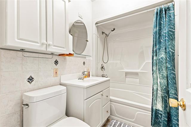 123 Traverse Ave, Winnipeg, MB - Indoor Photo Showing Bathroom