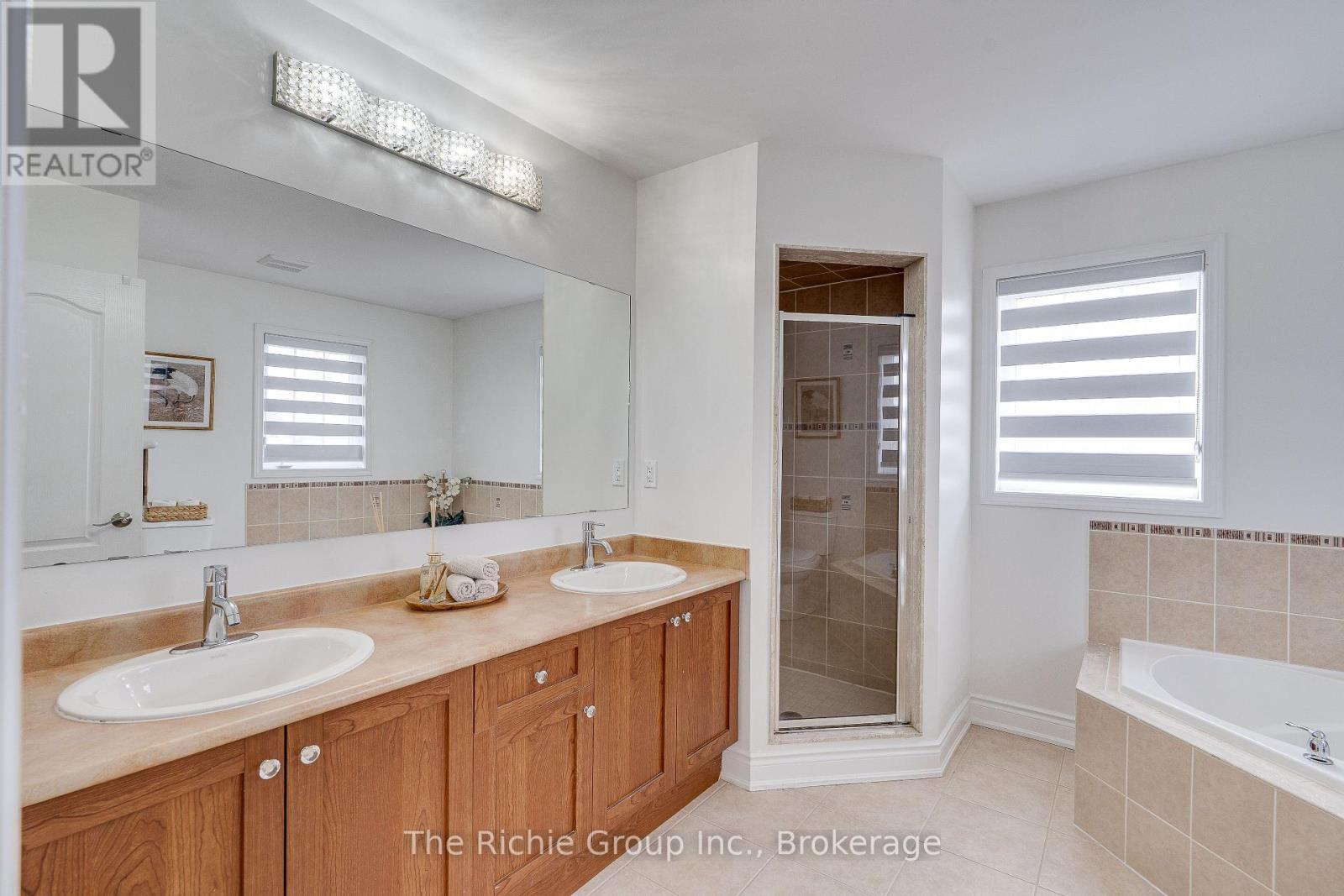 Primary Ensuite shower - 59 Tarquini Crescent, Caledon, ON - Indoor Photo Showing Bathroom