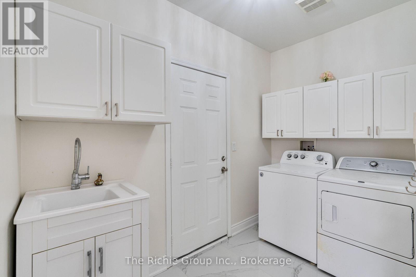 59 Tarquini Crescent, Caledon, ON - Indoor Photo Showing Laundry Room