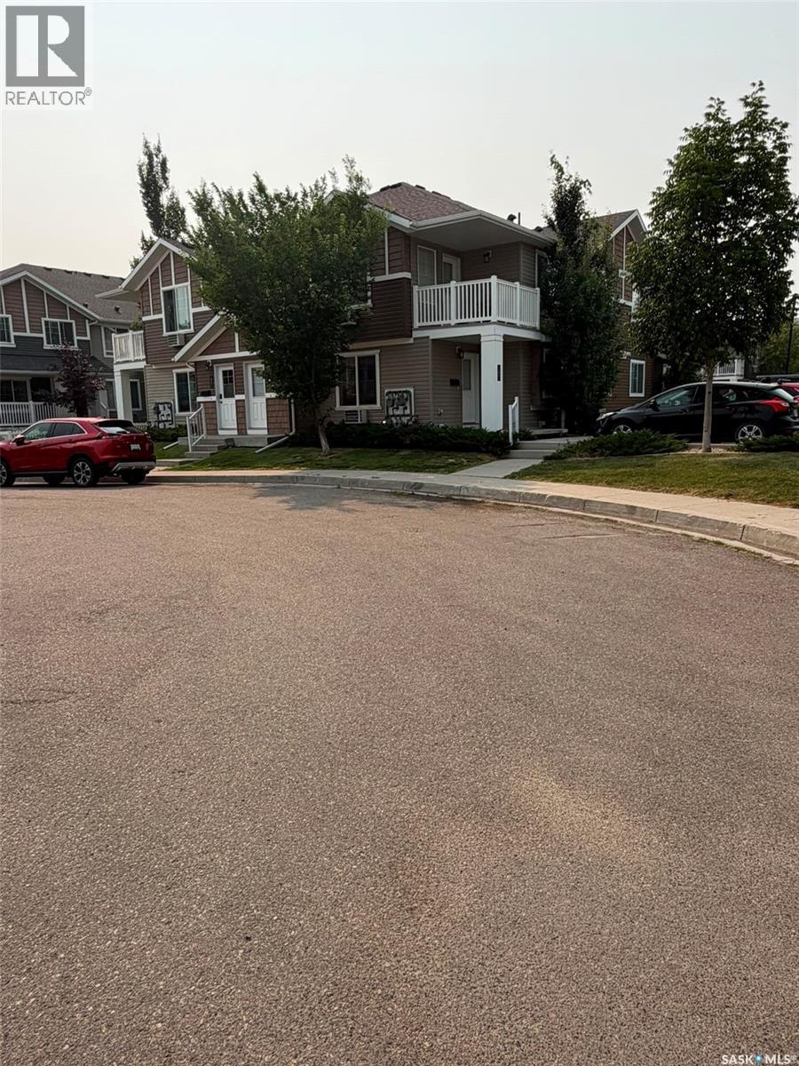 26 5742 Gordon Road, Regina, SK - Outdoor With Facade