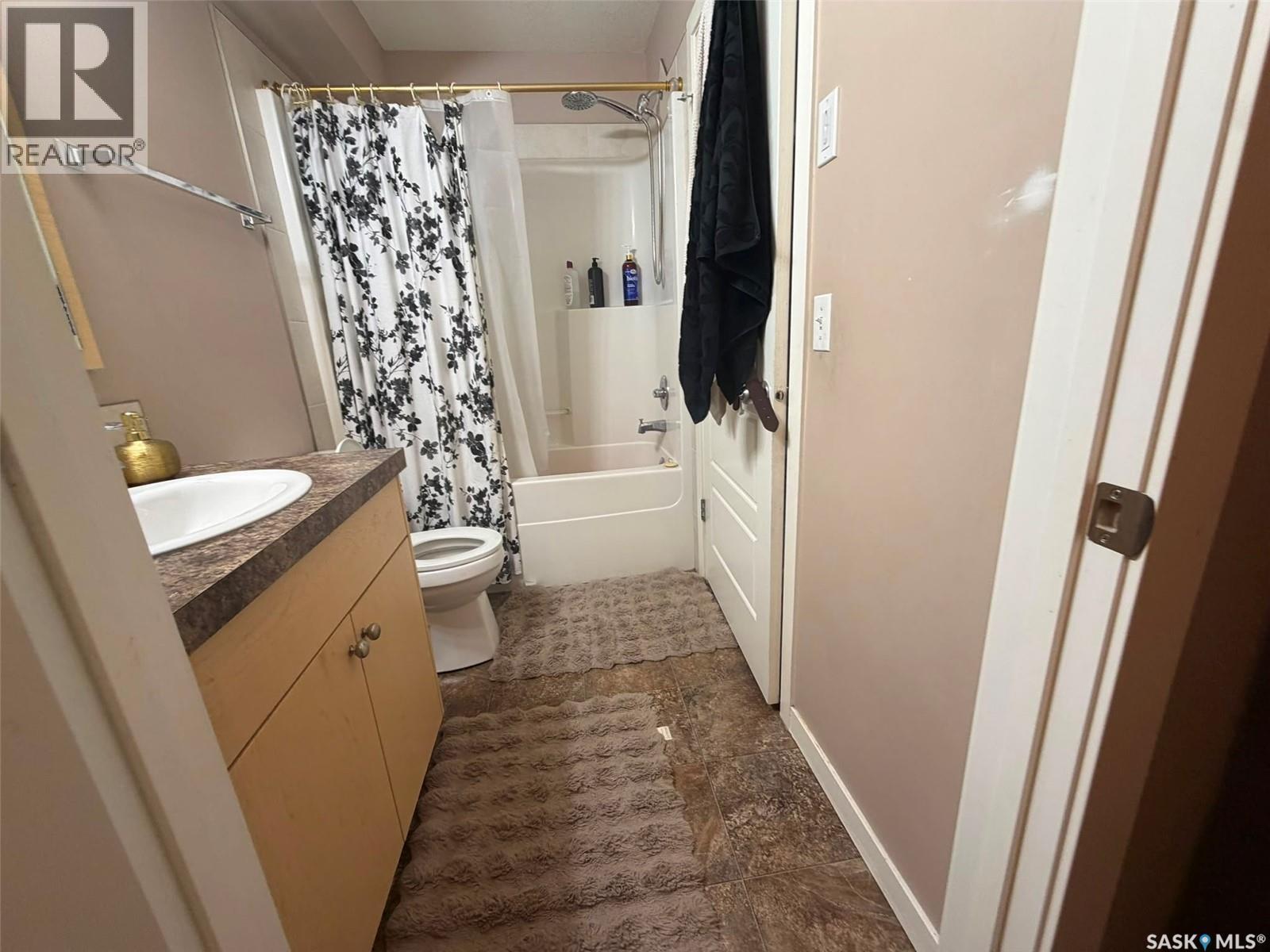 26 5742 Gordon Road, Regina, SK - Indoor Photo Showing Bathroom