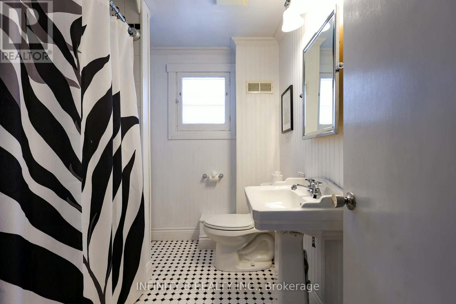 2nd Floor Bathroom - 4 Alpine Street, St. Catharines (Grapeview), ON - Indoor Photo Showing Bathroom