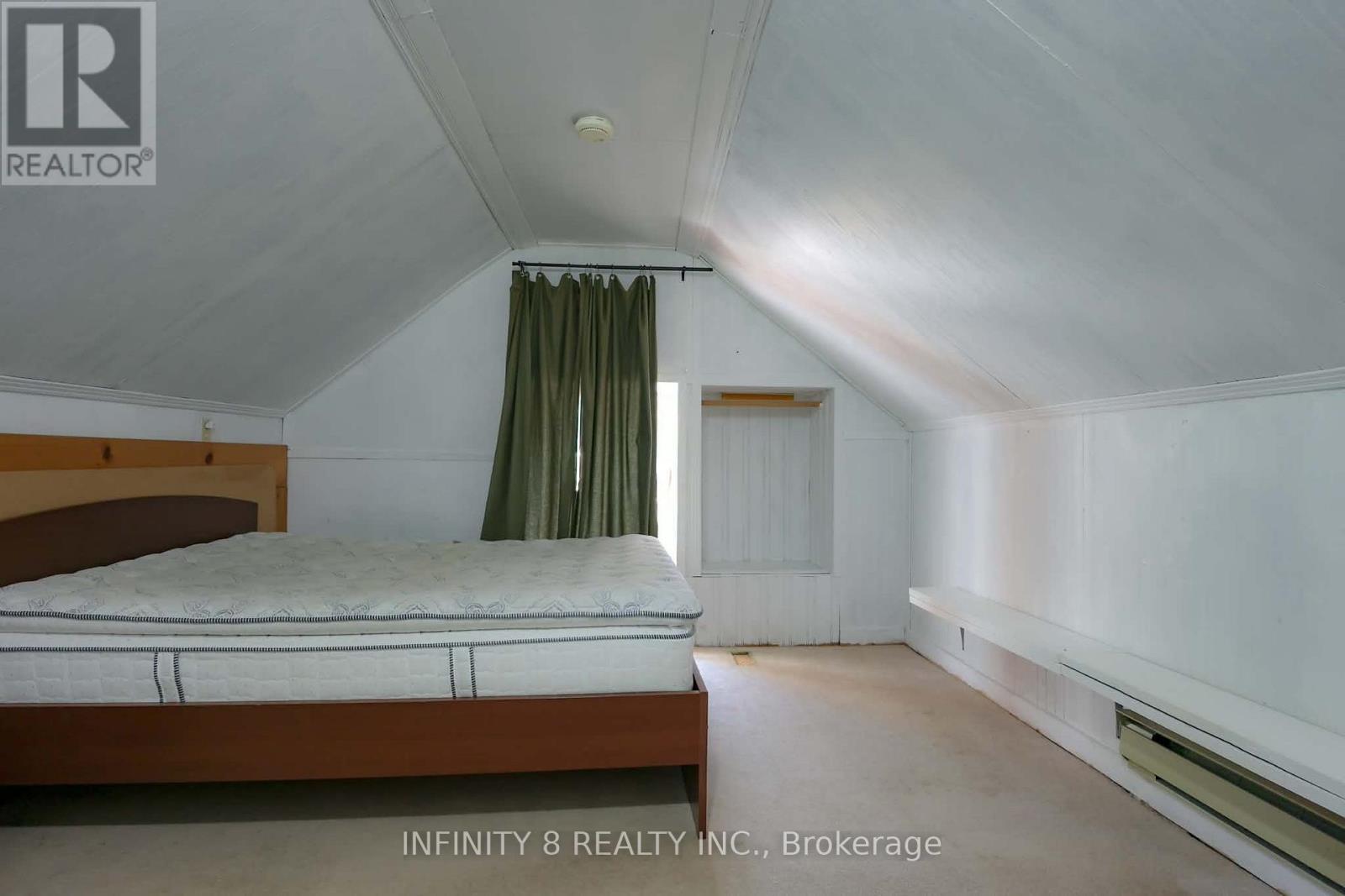 3rd Floor - Present use 4th Bedroom - 4 Alpine Street, St. Catharines (Grapeview), ON - Indoor Photo Showing Other Room