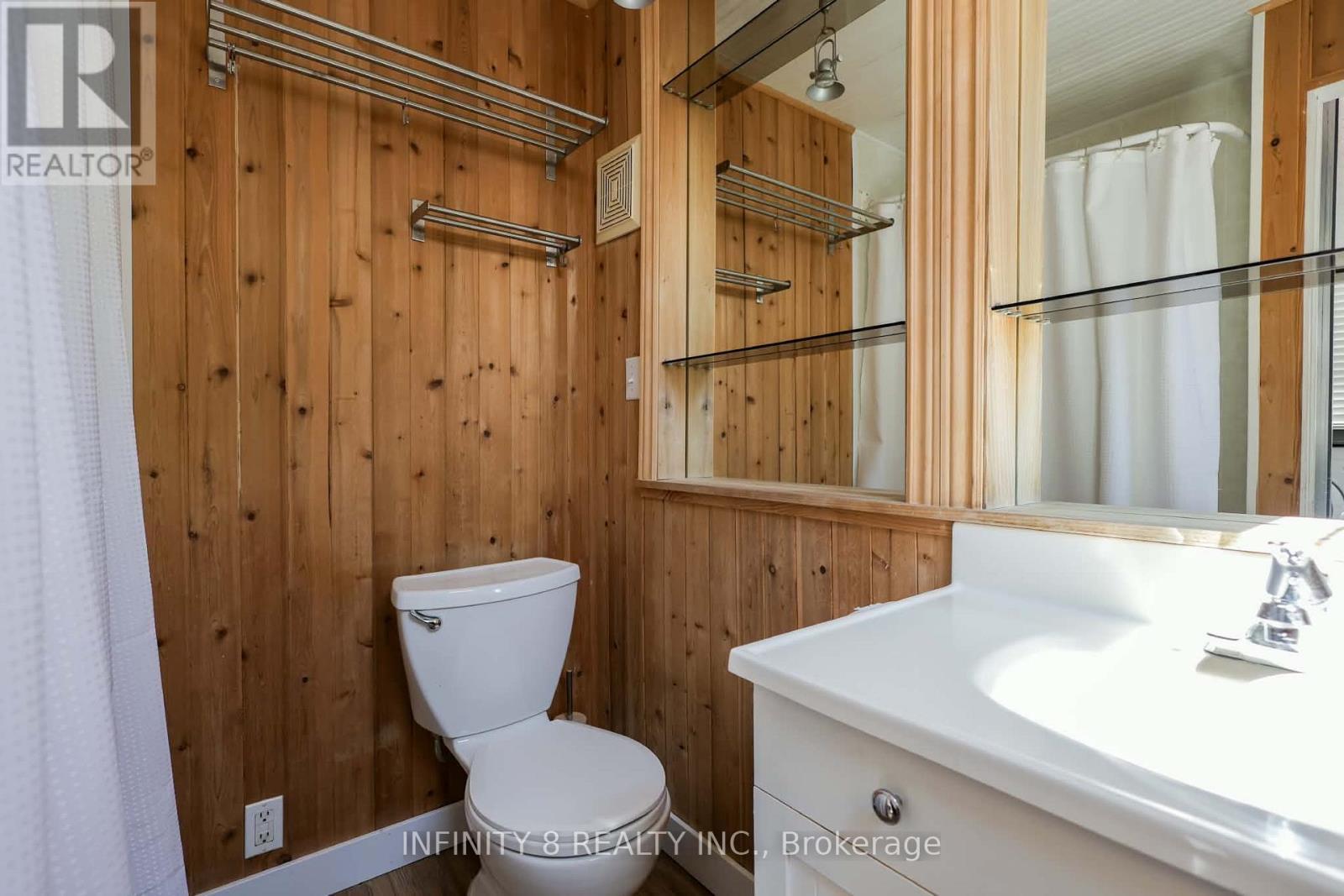 Main Floor Bathroom - 4 Alpine Street, St. Catharines (Grapeview), ON - Indoor Photo Showing Bathroom