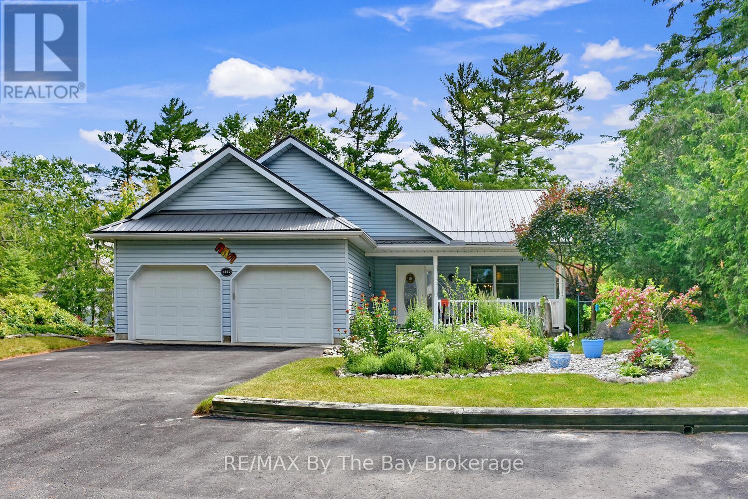 1327 River Road E, Wasaga Beach, ON - Outdoor