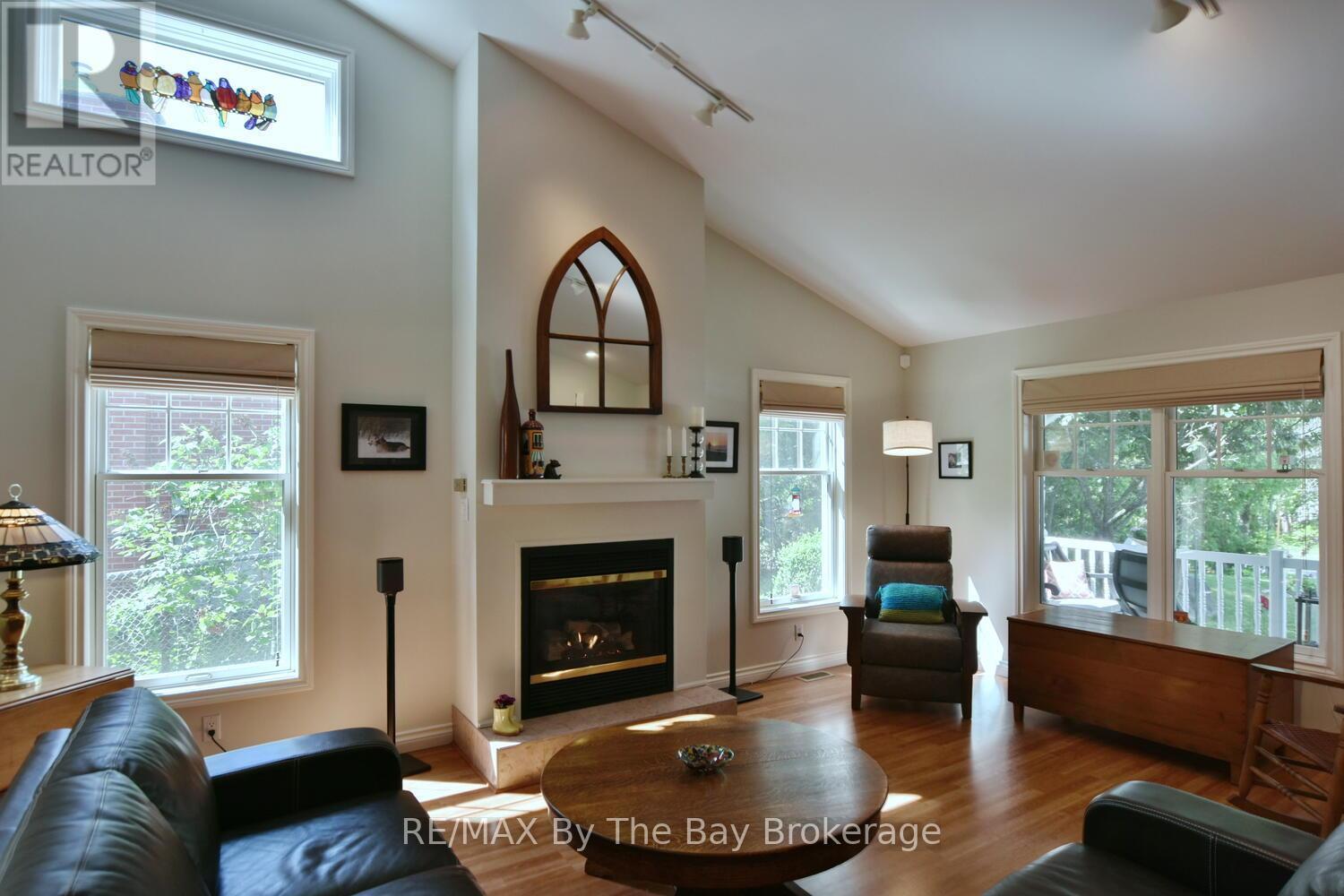 1327 River Road E, Wasaga Beach, ON - Indoor Photo Showing Living Room With Fireplace