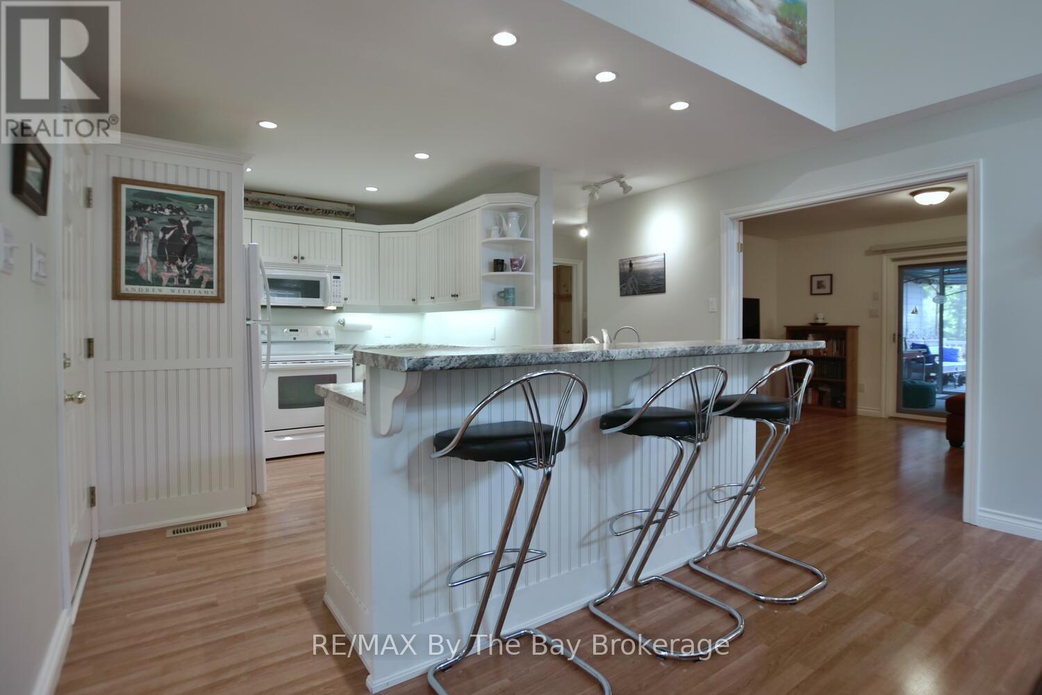 Kitchen - 1327 River Road E, Wasaga Beach, ON - Indoor