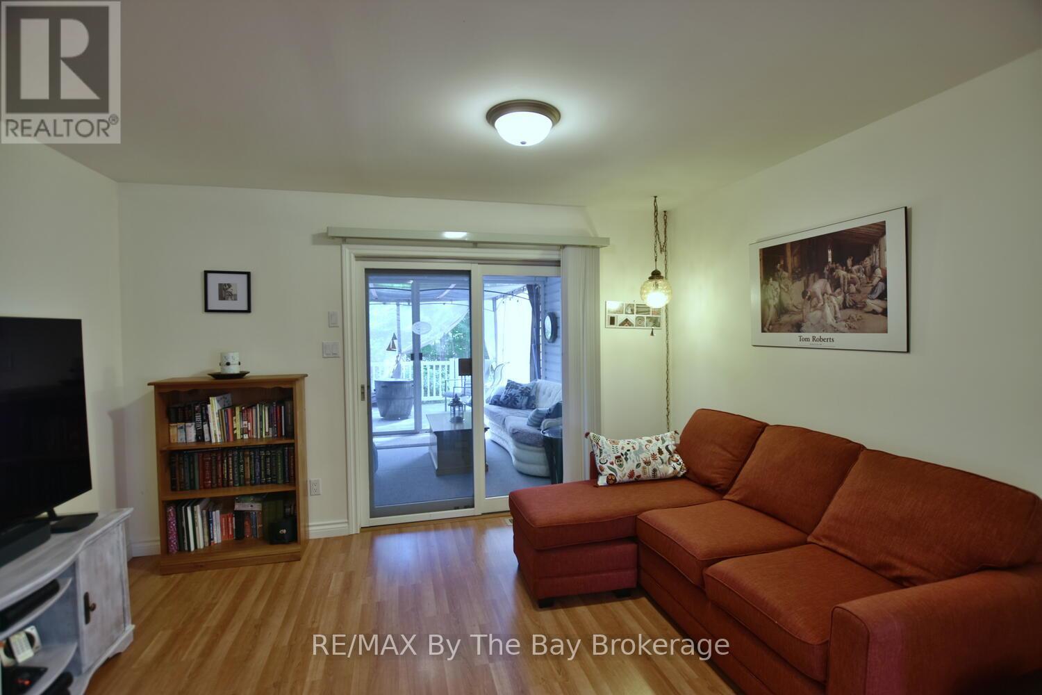 3rd Bedroom as a Sitting Room - 1327 River Road E, Wasaga Beach, ON - Indoor Photo Showing Living Room