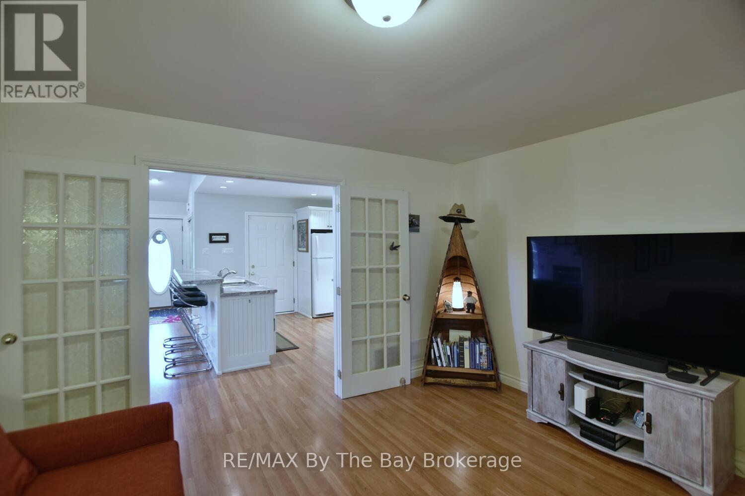 3rd Bedroom as a Sitting Room - 1327 River Road E, Wasaga Beach, ON - Indoor Photo Showing Living Room