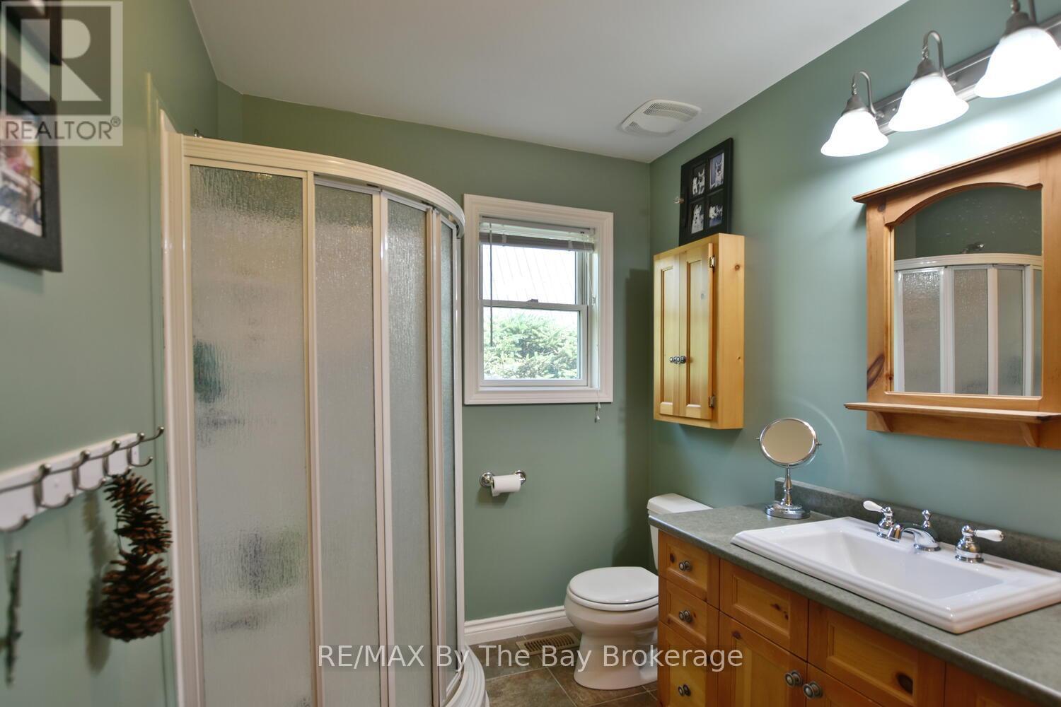 Main Bathroom - 1327 River Road E, Wasaga Beach, ON - Indoor Photo Showing Bathroom