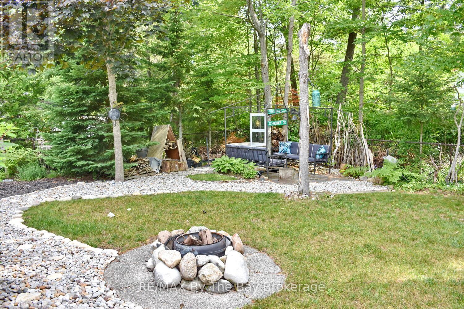 Fire pit - 1327 River Road E, Wasaga Beach, ON - Outdoor