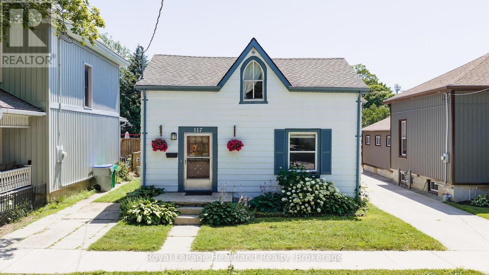 117 Quebec Street, Goderich (Goderich (Town)), ON - Outdoor With Exterior